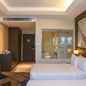 Club Queen Room